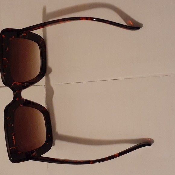 Brown Marble Chic Square Rhinestone Gradient Sunglasses with clear rhinestone - Picture 3 of 4